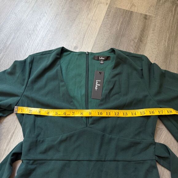 Lulu’s Glimpse Of Glamour Bell Sleeve Dress NEW Forrest Green - Picture 7 of 9